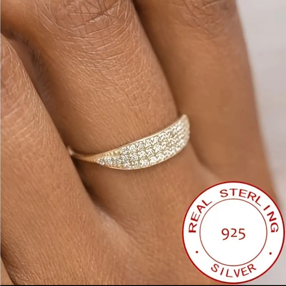 💫Brand New 14k Gold plated 925 Sterling Silver Stunning Ladies Ring. Size 7